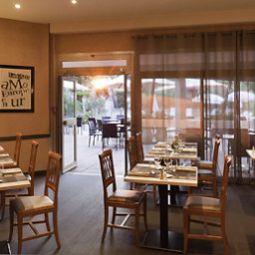 Salle du petit-déjeuner située dans le restaurant Mercure Grasse Fotos