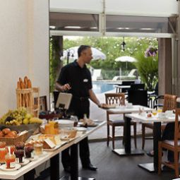 Salle du petit-déjeuner située dans le restaurant Mercure Grasse Fotos