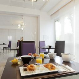Sala de desayuno en el restaurante Novotel Paris Orly Rungis Fotos