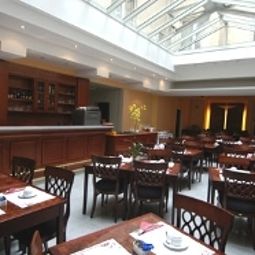 Salle du petit-déjeuner située dans le restaurant Belmont Fotos