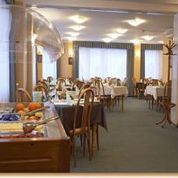 Sala śniadaniowa w restauracji Burg Fotos