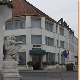 Widok zewnętrzny Burg Fotos
