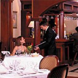 Salle du petit-déjeuner située dans le restaurant Meliá Santo Domingo Fotos