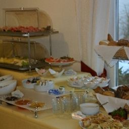 Buffet Zum Reschen Fotos