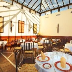 Sala de desayuno en el restaurante Alanda Club Marbella Aparthotel Fotos