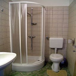 Bathroom Simon Panzio es Borhaz Fotos