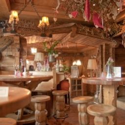 Breakfast room within restaurant Almwirt Fotos