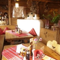 Breakfast room within restaurant Almwirt Fotos
