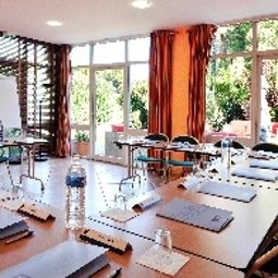Конференц-зал Kyriad - Nimes Ouest Fotos