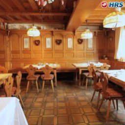 Salle du petit-déjeuner située dans le restaurant Bauer Gasthof Fotos
