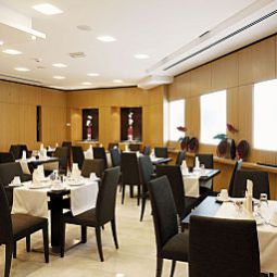 Salle du petit-déjeuner située dans le restaurant Eurostars Monumental Fotos
