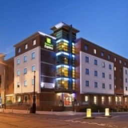Exterior view Holiday Inn Express STEVENAGE Fotos