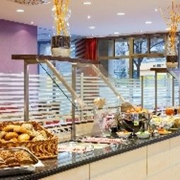Buffet Holiday Inn Express BERLIN CITY CENTRE Fotos