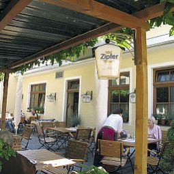 Jardin Goldener Adler Fotos