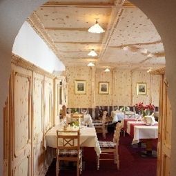 Зал для завтрака Alpenhotel Ernberg zum Dorfwirt Fotos