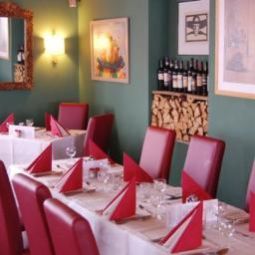 Salle du petit-déjeuner située dans le restaurant Edelweiss Fotos