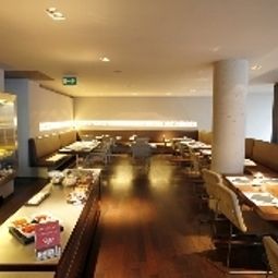 Зал для завтрака B-Hotel Fotos