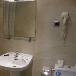 Bathroom Matheu Hostal Fotos