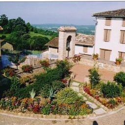 Exterior view Auberge du Quercy Blanc Logis Fotos