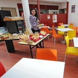 Salle du petit-déjeuner située dans le restaurant Premiere Classe Coignieres Maurepas Fotos