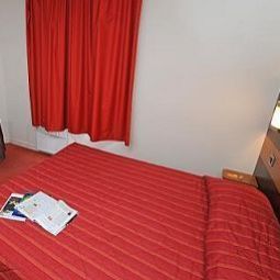 Chambre Premiere Classe Coignieres Maurepas Fotos