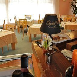 Salle du petit-déjeuner située dans le restaurant Oleggio Malpensa Fotos