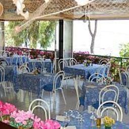 Sala de desayuno en el restaurante Nettuno Holiday Village Fotos