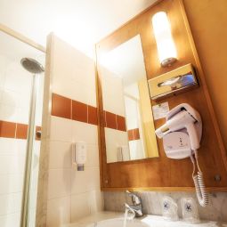Bathroom Le Berry INTER-HOTEL Fotos