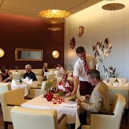 Salle du petit-déjeuner située dans le restaurant Seehotel Fontane Fotos