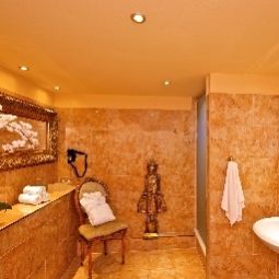 Bathroom Riverside Royal Hotel & Spa Fotos
