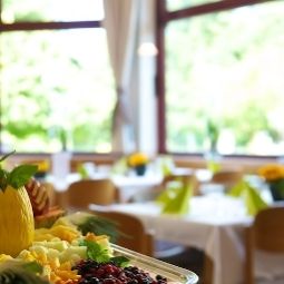 Sala de desayuno en el restaurante AZK Arbeitnehmer-Zentrum Königswinter Fotos