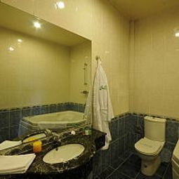 Camera da bagno Astoria Baku Fotos