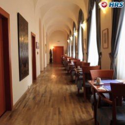 Salle du petit-déjeuner située dans le restaurant Modra Ruze Fotos