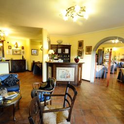 Hall I Tre Baroni Fotos
