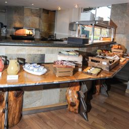Buffet Pinewood Fotos