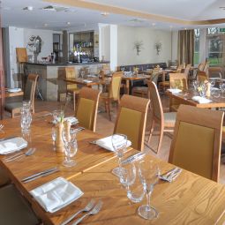 Breakfast room within restaurant Pinewood Fotos