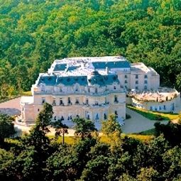 Außenansicht Chateau Mont Royal Fotos