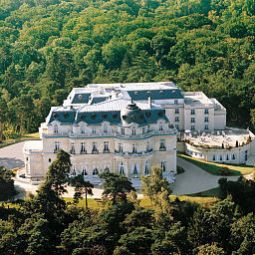 Außenansicht Chateau Mont Royal Fotos