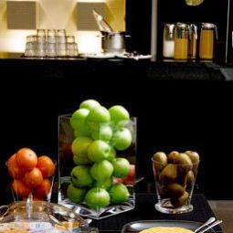 Buffet Room Mate Lola Design Hotel Fotos