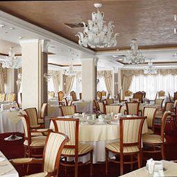 Breakfast room within restaurant Milan Fotos