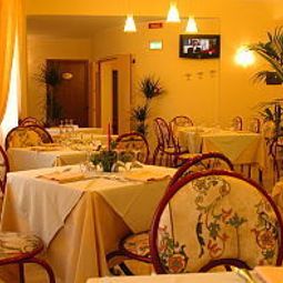 Salle du petit-déjeuner située dans le restaurant Sait F.lli Saitta Snc Fotos
