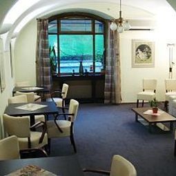 Hall U Krize Fotos