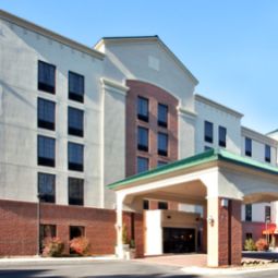 Vista exterior Holiday Inn Hotel & Suites NEWPORT NEWS Fotos