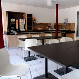 Sala colazione nel ristorante Balladins Chelles Fotos