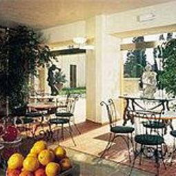 Sala colazione Best Western Villa Gabriele D'Annunzio Fotos