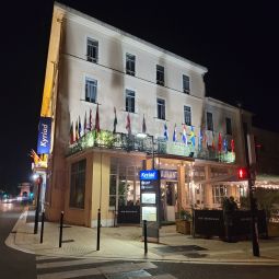Kyriad Orange Centre Orange 