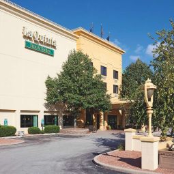 Hotelfotos La Quinta Inn & Suites Milwaukee Bayshore Area