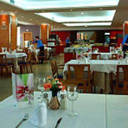 Salle du petit-déjeuner située dans le restaurant Aqua Promenade Fotos