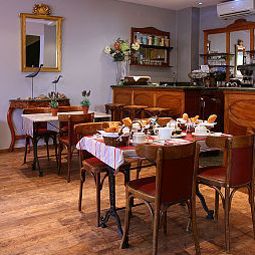 Sala de desayuno en el restaurante Arnaud Bernard Fotos