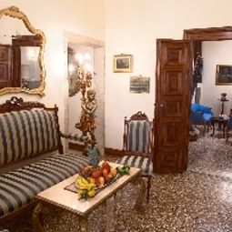 Hall Palazzo Odoni Fotos